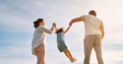 Cha mẹ dám buông tay thì con mới có thể tự lập