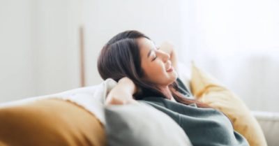 5 cách tự làm mát cơ thể, giúp bạn ngủ ngon hơn vào những ngày nắng nóng