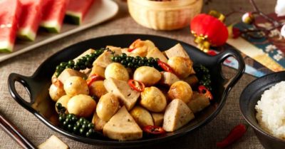 Giò lụa kho trứng cút – Món ăn lưu giữ hương vị quê nhà