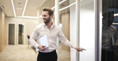 7 hành động nhỏ giúp bạn lịch thiệp hơn
