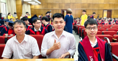 Nam sinh tái hiện hình ảnh “10 năm cõng bạn”: Tình bạn bền bỉ và kỳ tích giữa đời thực