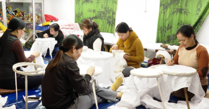 Nếp nhà xưa dần phai mờ: Giữa nhịp sống hiện đại