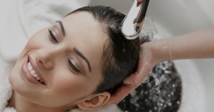 4 thói quen nguy hiểm khi gội đầu dễ gây đột quỵ mùa hè