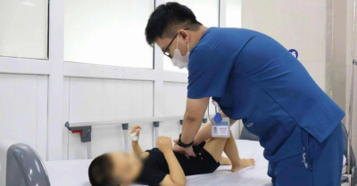 Uống lá lộc mại gây ngộ độc: Cảnh báo từ vụ việc bé trai 3 tuổi nhập viện khẩn