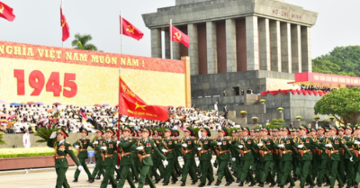 Diễu binh 2/9: Hà Nội phát miễn phí bánh, nước cho người dân