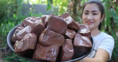 Tiết lợn ăn rất tốt cho sức khỏe nhưng 5 người phải kiêng