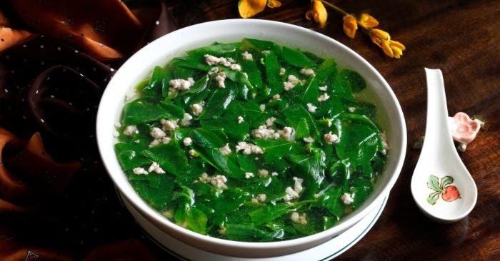 Nấu canh rau ngót đúng cách để giữ vị thanh mát