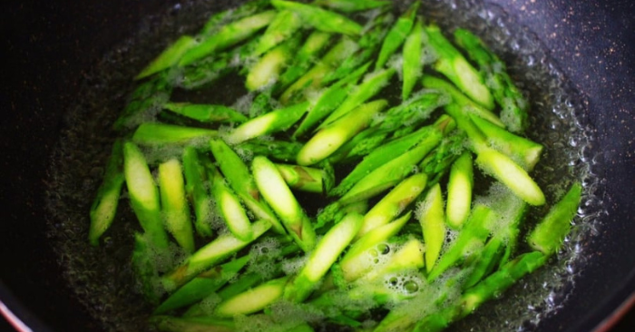 Măng tây xào thịt heo