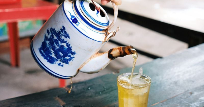 Uống trà đá nhiều gây suy thận thực hư ra sao