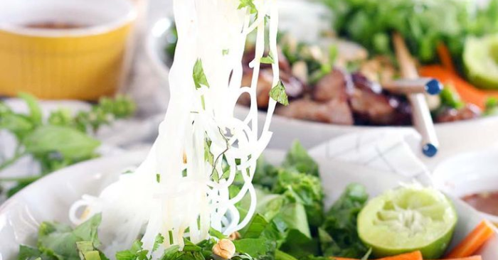 Những trường hợp nên hạn chế ăn bún để tránh hại sức khỏe