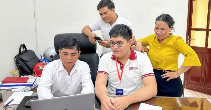 nhân sự cấp xã