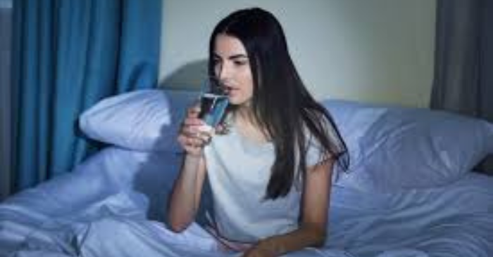Uống 1 cốc nước xong hãy đánh răng buổi sáng
