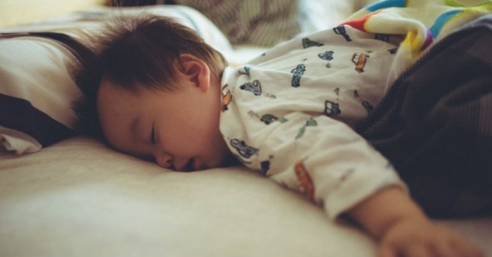 ại sao trẻ khóc rồi ngủ sau khi bị đánh