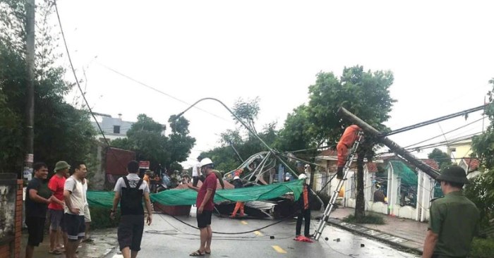 Dông lốc Hải Phòng gây thiệt hại nặng nề