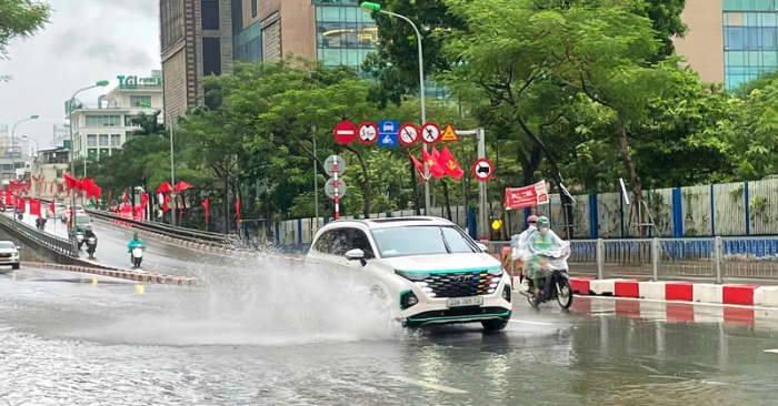 Hà Nội báo động lũ khẩn cấp, 30 điểm ngập sâu