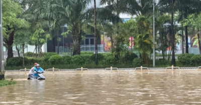 Hà Nội ngập giảm nhanh, trung tâm lưu thông bình thường