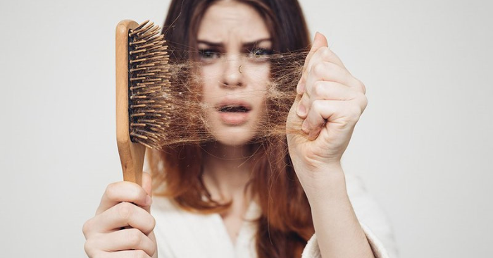 Chuyên gia cảnh báo hai đồ uống khiến tóc yếu, bạc sớm