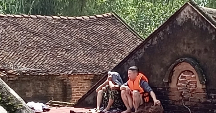 60 giờ cô lập trong lũ