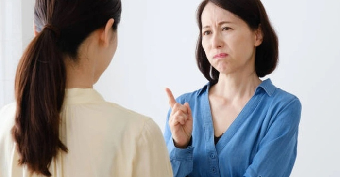 3 điều mẹ chồng khôn ngoan không bao giờ làm