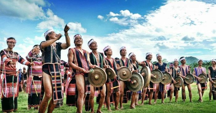 Quay Về Văn Hóa Truyền Thống