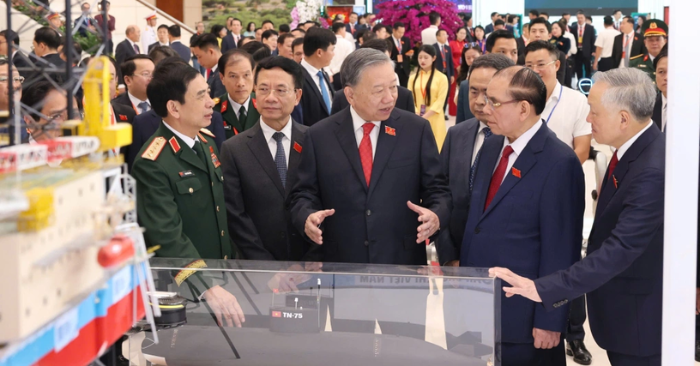Bộ trưởng Khoa học và Công nghệ Nguyễn Mạnh Hùng trình bày tham luận tại Đại hội Đảng bộ Chính phủ chiều 13/10