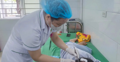 Bé gái lớp 5 bị cha dượng bạo hành