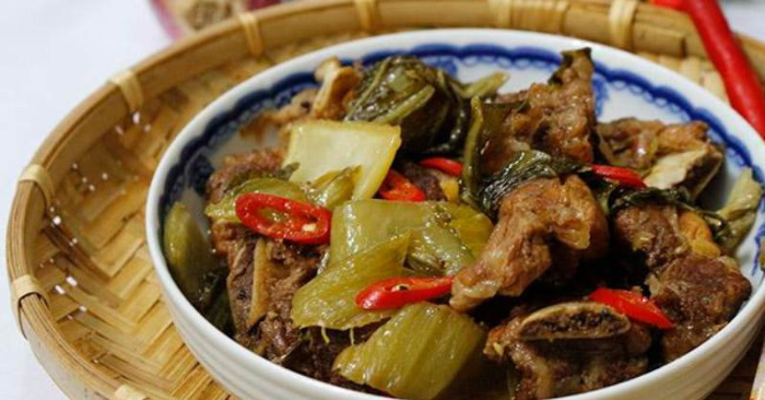 Sườn xào cải chua đậm đà đưa cơm