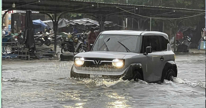 Mưa lớn gây ngập phố biển Tuy Hòa, nhiều tuyến đường tê liệt