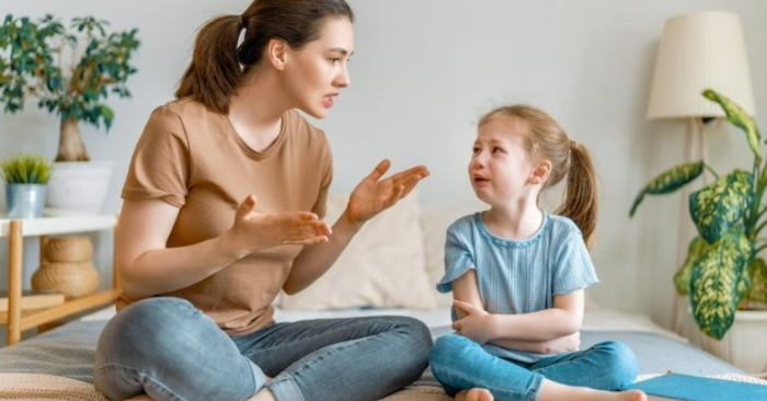 : 6 dấu hiệu cha mẹ yêu con sai cách