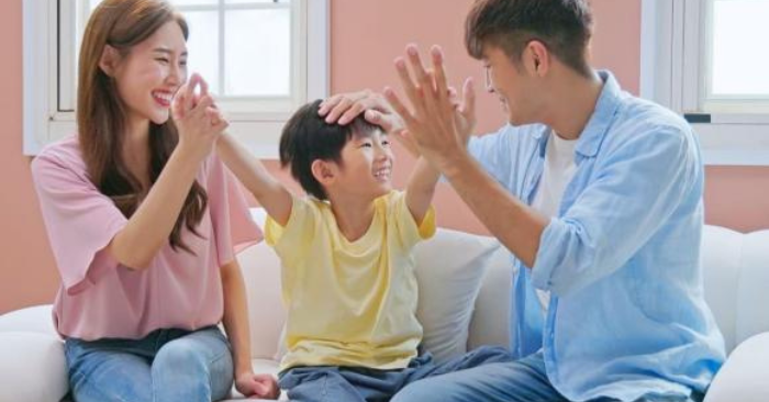 Cha mẹ thông minh về cảm xúc và 3 thói quen vàng nuôi con xuất sắc