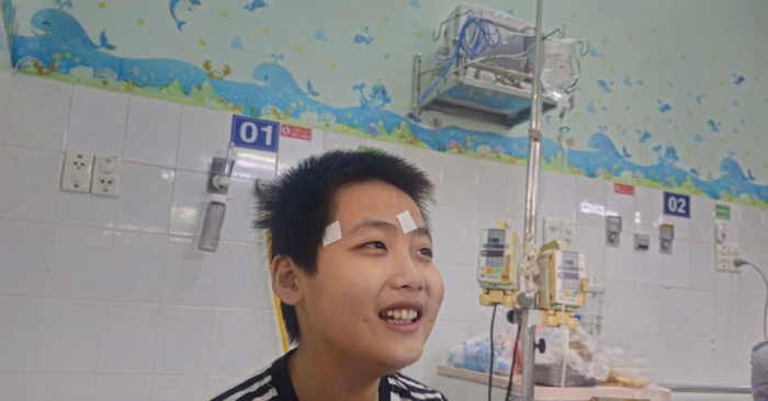 Cậu bé ung thư – Hai cuộc chiến của mẹ con giữa hành trình sinh tử