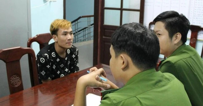 Nữ quái trộm vàng giữa mùa lũ