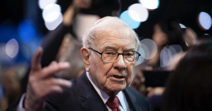 Tỷ phú Warren Buffett đi làm 5 ngày mỗi tuần ở tuổi 95