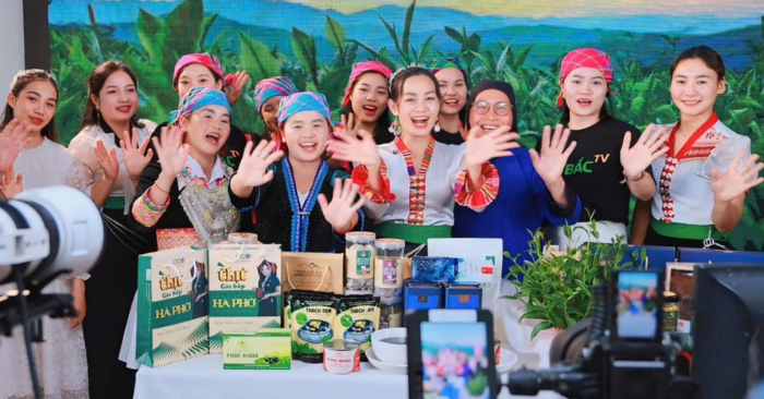 Hành trình đổi đời của cô gái Mông giữa núi rừng Tây Bắc