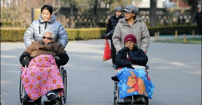 Ai còn bên ta khi về già