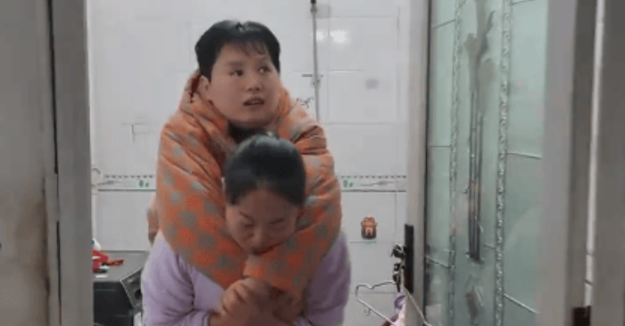 Mẹ chồng vay tiền cứu con dâu sống thực vật