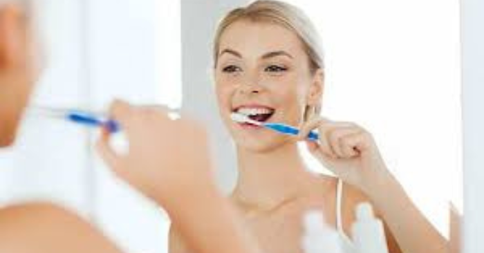 Không thay bàn chải định kỳ — mầm bệnh trong miệng
