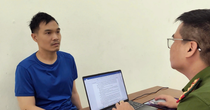 vờ mua nhẫn giật vàng