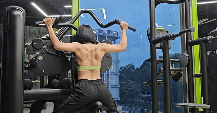 Vòng eo 58 cm: Người phụ nữ 40 tuổi đổi đời nhờ gym và yoga