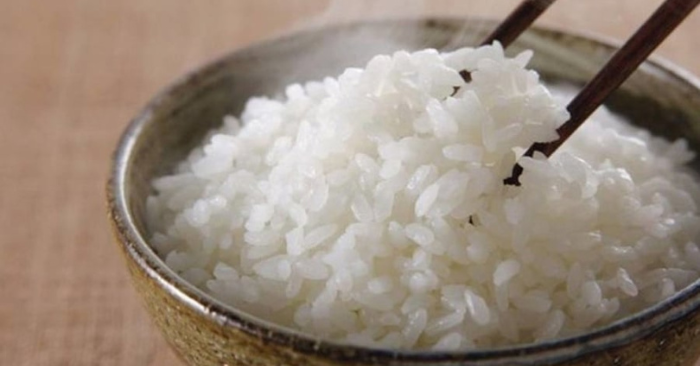 Nấu cơm tơi xốp thơm dẻo nhờ một nguyên liệu quen thuộc