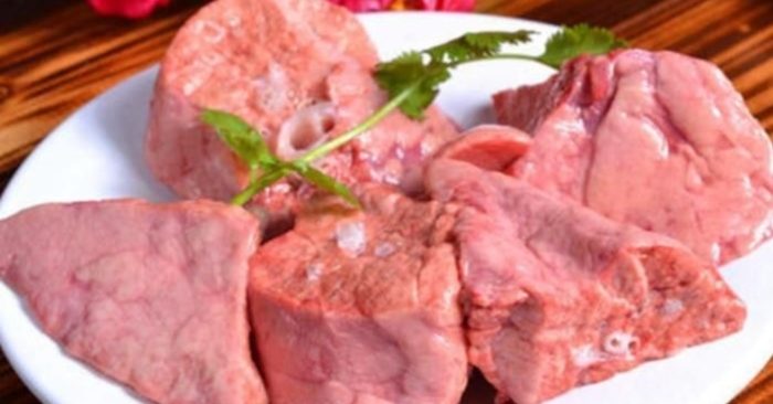 2 loại thịt lợn không nên mua dù rất tươi