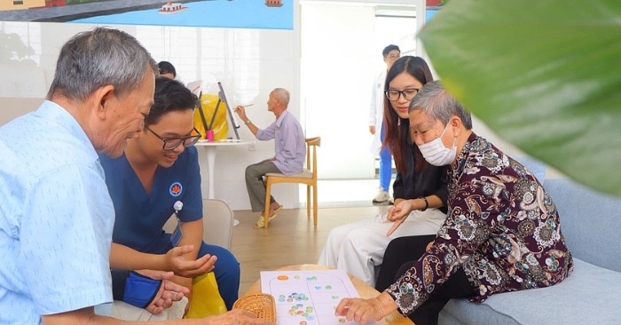 Chăm sóc người cao tuổi theo mô hình sáng đón tối đưa