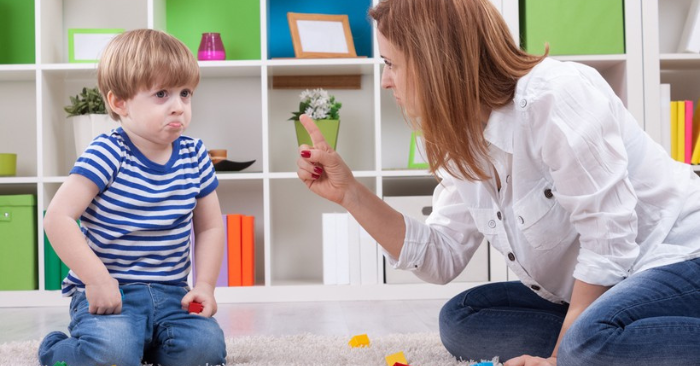 Cha mẹ dạy con biết từ chối những món đồ đi ngược giá trị gia đình