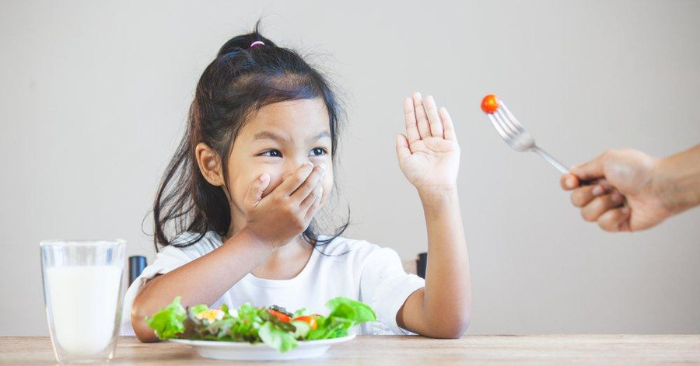 Cha mẹ dạy con biết từ chối quà tặng có điều kiện nguy hiểm