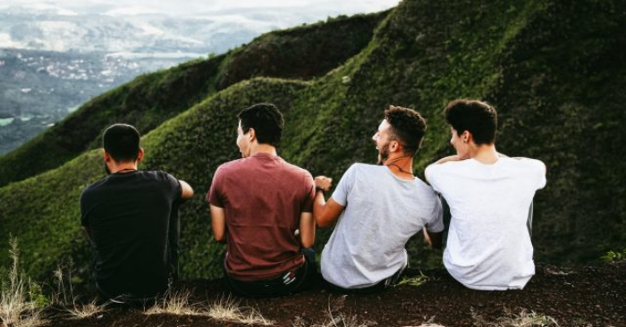 Bạn bè giúp sống lâu và khỏe mạnh hơn: 5 lý do khoa học