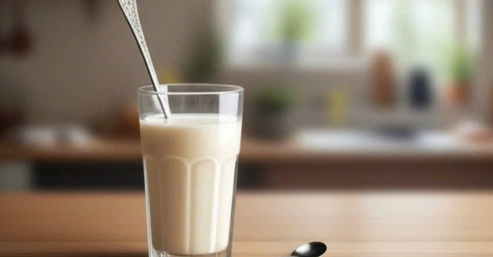 Uống sữa trước khi ngủ có tốt không? Lợi ích và lưu ý