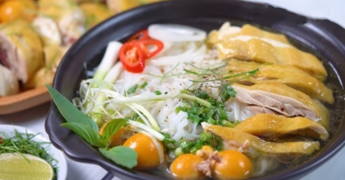 Cách nấu phở gà ngon tại nhà cho bữa sáng chuẩn vị Việt