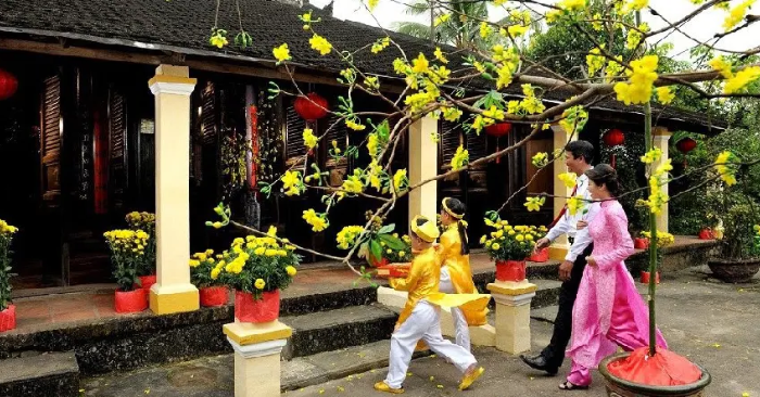 “Có tiền không ở nhà ngang Đông” có hàm nghĩa gì?
