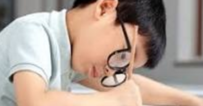 Cận thị bẩm sinh có tăng độ theo thời gian không?