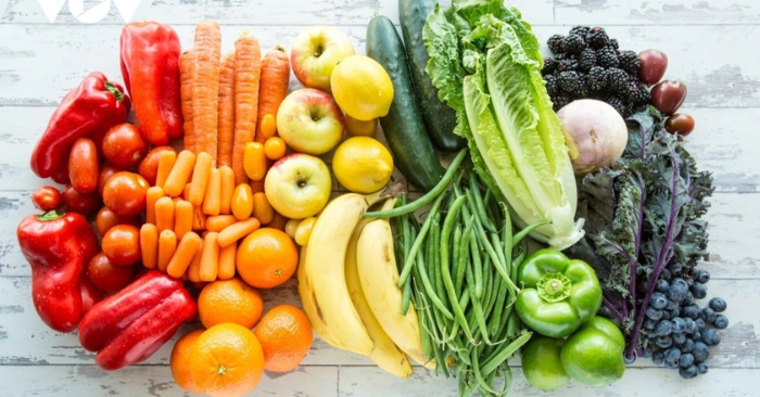 Các loại rau như súp lơ xanh, củ cải trắng hỗ trợ thải độc và làm nhẹ cơ thể khi ăn nhiều đạm.